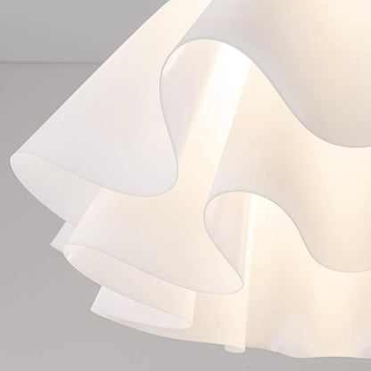 Stropní svítidlo se skládaným stínidlem a mosaznou úpravou