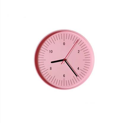 Kulaté minimalistické nástěnné hodiny s barevným pop akcentem, analogový design