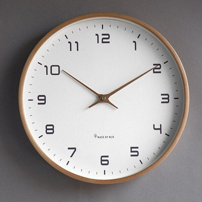 Minimalistické moderní dřevěné nástěnné hodiny v hnědé a krémové barvě